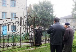У Турці триває конфлікт між парафіянами та парохом УПЦ МП.(ФОТО)